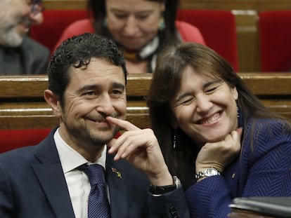 Damià Calvet y Laura Borràs, en el Parlament, en 2019.