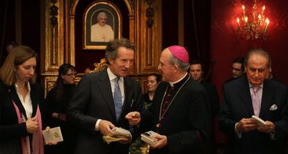 Entrega de alimentos de Porcelanosa a C&aacute;ritas y Casa Caridad de Valencia en el arzobispado de Valencia.