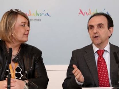 El consejero de Turismo, Rafael Rodríguez, junto a Sabine Wittmann, de la mayorista alemana FTI.