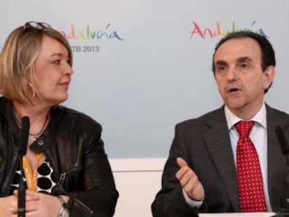 El consejero de Turismo, Rafael Rodr&iacute;guez, junto a Sabine Wittmann, de la mayorista alemana FTI.