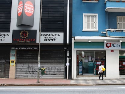 Durante a quarentena, poucos setores do comércio puderam permanecer abertos, como farmácias e mercados.