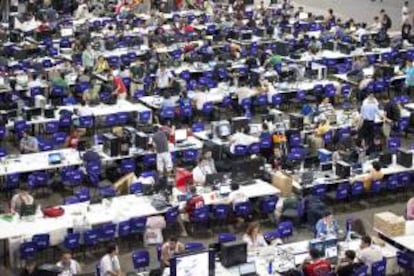 Fotografía tomada en febrero de 2012 en la que se registró a decenas de participantes de la quinta edición del Campus Party, en el Centro de Convenciones de Anhembí, en Sao Paulo (Brasil). EFE/Archivo