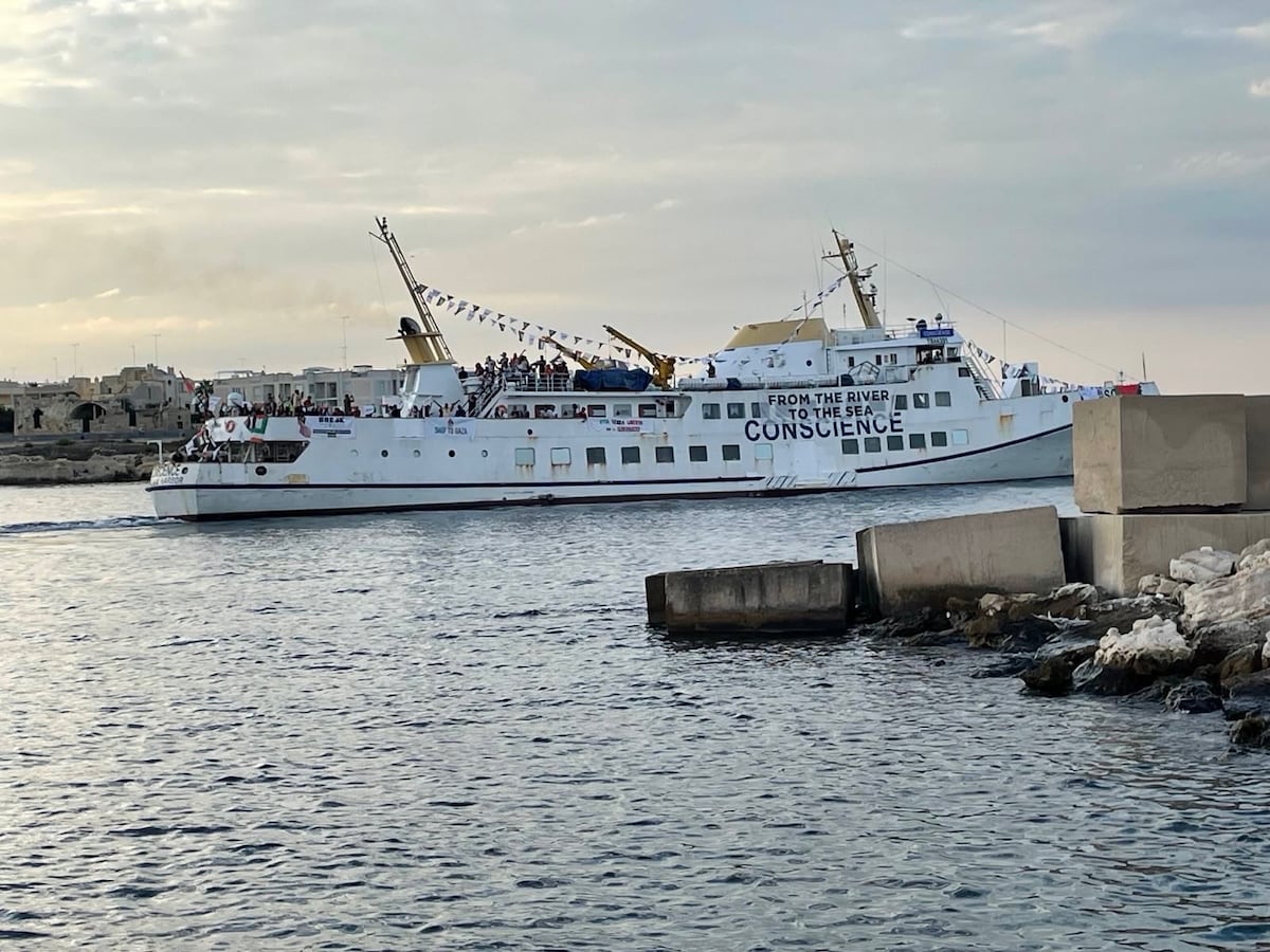 Una nueva flotilla de 11 barcos navega desde Italia rumbo a Gaza y espera llegar en dos días