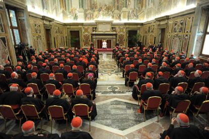 Reunión del papa Francisco con los 114 cardenales electores y numerosos octogenarios en la sala Clementina del Vaticano.