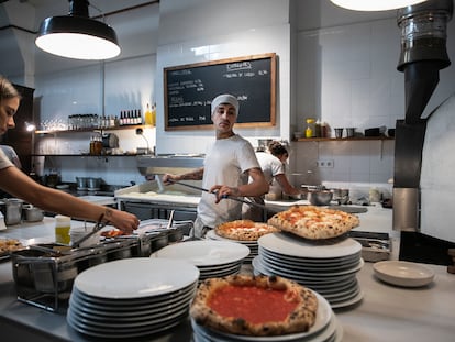 La cocina de la pizzería Sartoria Panatieri de la calle Provenza de Barcelona.