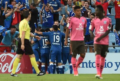 Los jugadores del Getafe celebran el primer gol ante el Tenerife