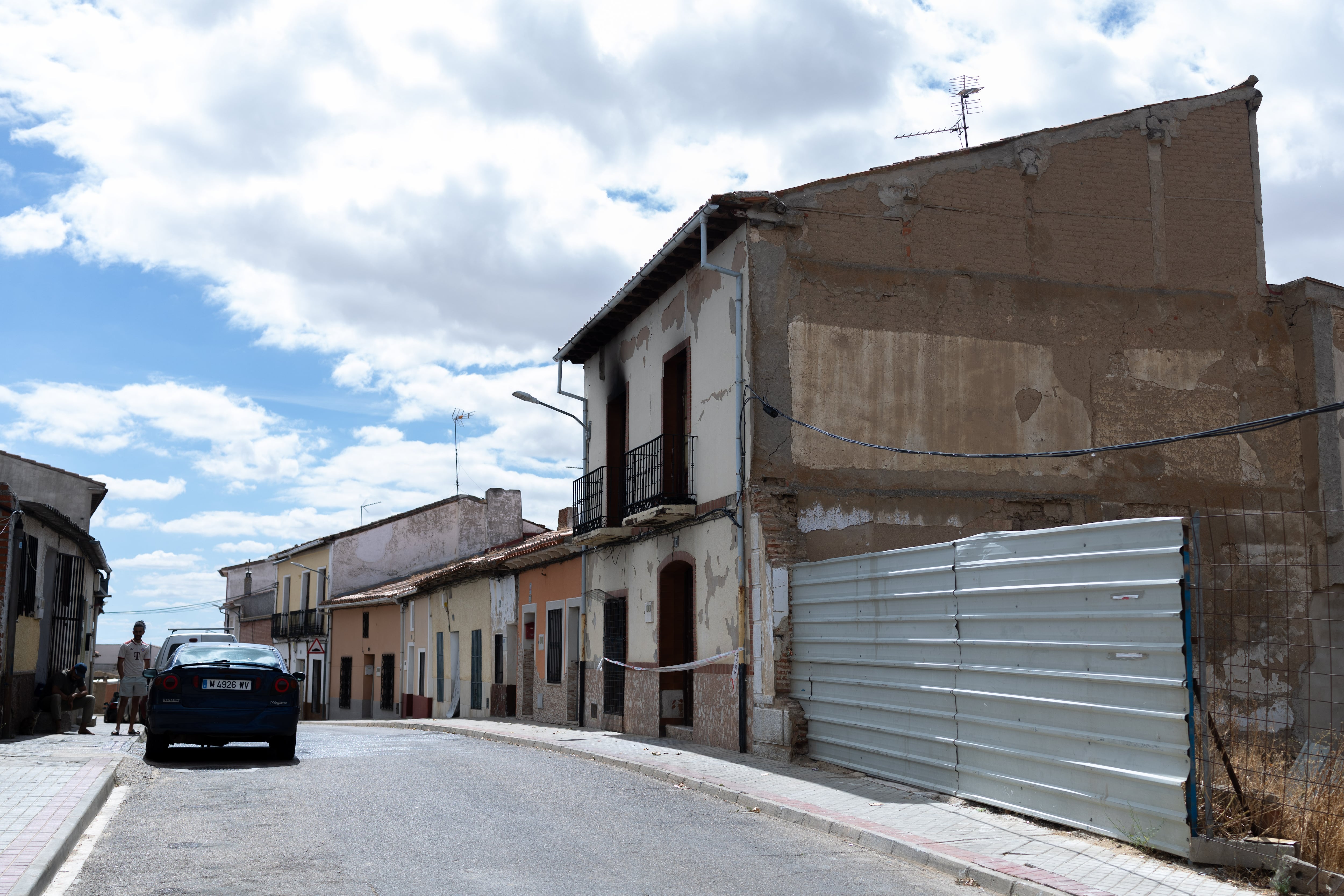 Migrantes hacinados y “mafias” agrarias en Nava del Rey: “El que los contrata tiene tanta culpa como los negreros”