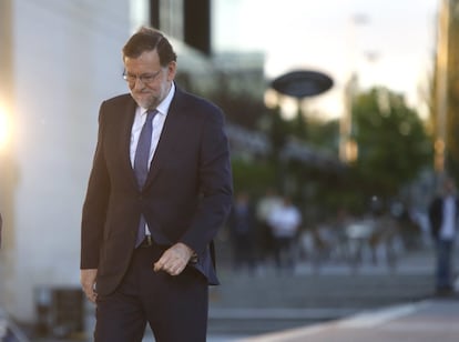 Mariano Rajoy, a su llegada al Palacio Municipal de Congresos de Madrid, donde se celebró el único debate a cuatro de la campaña electoral, organizado por la Academia de cara a las elecciones generales del 26J.
