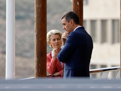 Ursula von der Leyen y Pedro Sánchez, esta mañana en la cumbre euromediterránea que se celebra en Alicante.