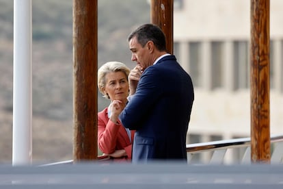 Ursula von der Leyen y Pedro Sánchez, esta mañana en la cumbre euromediterránea que se celebra en Alicante.