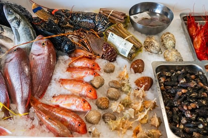Mostrador de pescados y mariscos. Restaurante Hermanos Alba, Málaga. Imagen proporcionada por el local.
