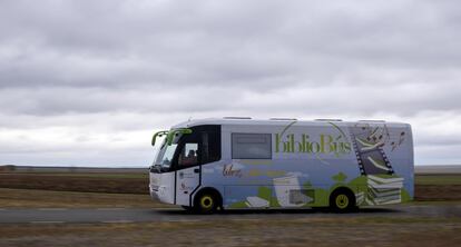 El bibliocajero recorre cientos de kilómetros cada día dentro de las diversas rutas que lo mueven por la amplia provincia salmantina. La función está clara: “Combatir la exclusión financiera de la España vaciada”.