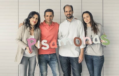 Los cuatro socios fundadores de Pisamonas, Silvia Orta, Enrique Saiz, Enrique Bretos y María Torres.