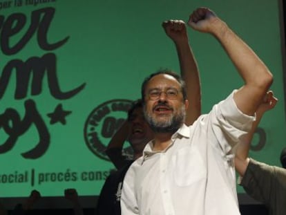 El candidat de la CUP, Antonio Baños, celebra a la seva seu els resultats de la seva formació en les eleccions catalanes.