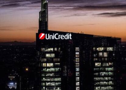 Vista de la Torre Unicredit en la ciudad de Milán. 