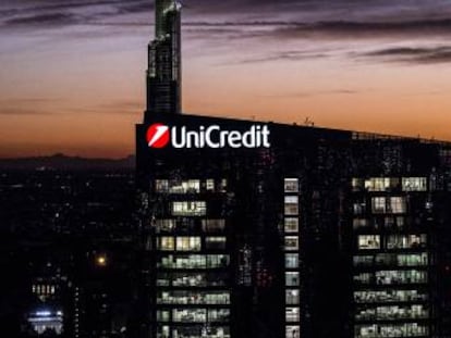 Vista de la Torre Unicredit en la ciudad de Milán. 