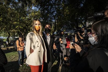 El candidato Samuel García acude a emitir su voto en la colonia Paseo Residencial de Monterrey, Nuevo León.