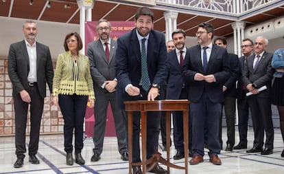 El presidente de la Comunidad de Murcia, Fernando López Miras, este lunes en el parlamento autonómico.