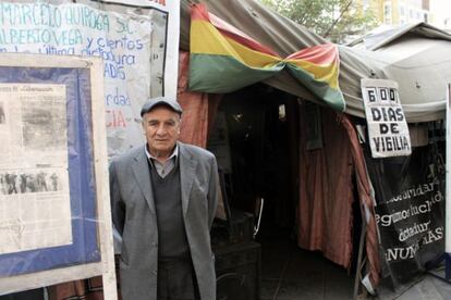 Julio Llanos, um dos ativistas do movimento que reivindica uma mudança no tratamento dado às vítimas dos regimes militares na Bolívia.