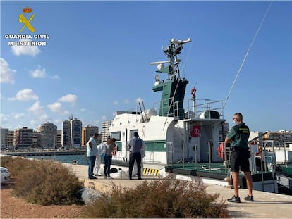 La Guardia Civil halla el segundo cadáver en las costas de Alicante, este domingo.