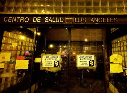 Los carteles, en el ambulatorio Los Ángeles (Villaverde).