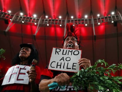 No Maracanã, torcedores do Flamengo comemoram classificação à final.