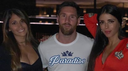 Antonela Roccuzzo, Leo Messi y Daniella Semaan, en Dubái.