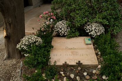 La tumba del poeta Robert Graves en el cementerio de Deià, en Mallorca.