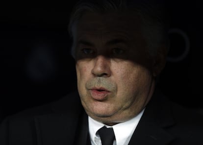 Ancelotti en el banquillo antes del partido