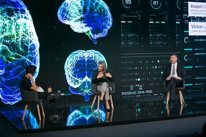 La Ministra de Transportes, Movilidad y Agenda Urbana, Raquel Sánchez, habla en presencia de Jaime García Cantero, director de Retina, y Víctor Lapuente, catedrático de Ciencia Política.