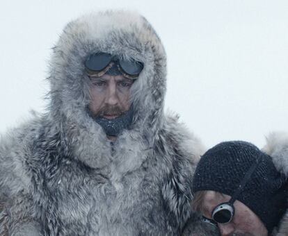 Amundsen (Pal Sverre Hagen) y uno de sus hombres en el filme.