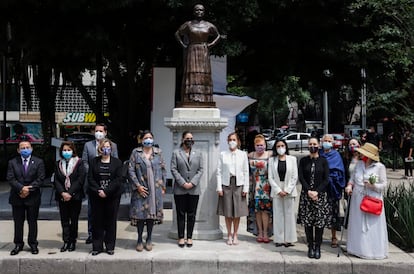 Inauguración de la estatua de Leona Vicario en el Paseo de la Reforma de Ciudad de México.