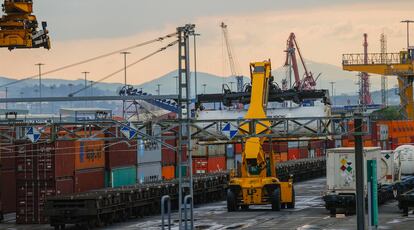 Continúa la huelga entre los transportistas autónomos del Puerto de Bilbao