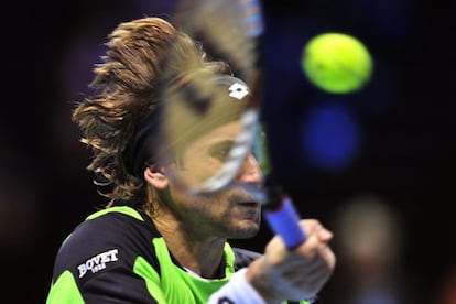 David Ferrer returns against Roger Federer during their group B singles match on Thursday.