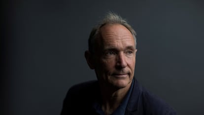 Tim Berners-Lee, sigue una conferencia durante el Festival Mozilla en Londres en 2018.
