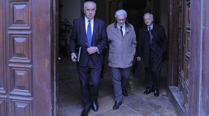 El exconsejero Rafael Blasco sale del TSJ junto a su abogado y el exdirector general Josep Maria Felip.