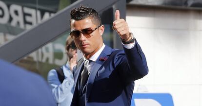 Cristiano Ronaldo, hoy en Lisboa camino de Francia para la Eurocopa.