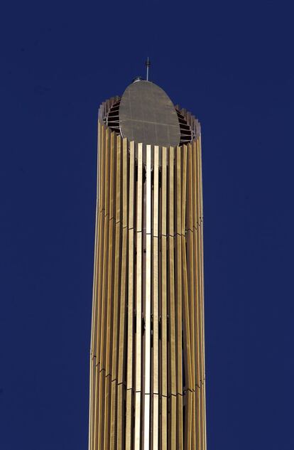 Obelisco en Plaza de Castilla, Madrid.