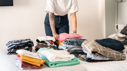 Artículo de EL PAÍS Escaparate que describe las bolsas al vacío para guardar ropa más vendidas en Amazon.