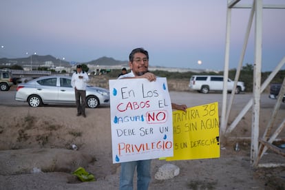 Protesta en Cabo San Lucas por la falta de agua potable.