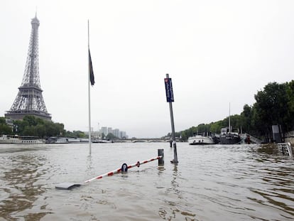 El Sena al seu pas per la zona propera a la Torre Eiffel.