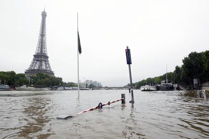 El Sena al seu pas per la zona propera a la Torre Eiffel.