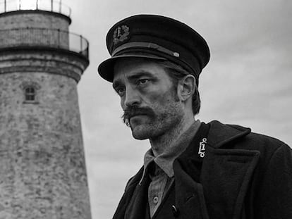 Robert Pattinson en 'El faro', donde interpreta a un hombre que ha perdido la cabeza.