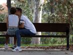 25-08-17 (DVD 859) Una pareja de jovenes el el Parque de el Retiro.
©Jaime Villanueva
