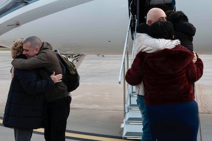 El relato de los dos presos italianos liberados en Venezuela: “Era peor que Alcatraz, 14 meses durmiendo en el suelo con cucarachas”