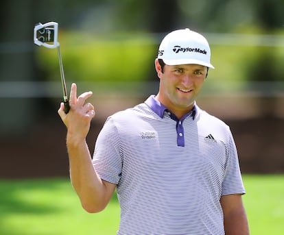 Rahm, entrenándose para el Tour Championship.