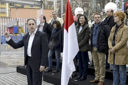 Alfonso Gil, por delante del resto de su candidatura al Ayuntamiento de Bilbao.