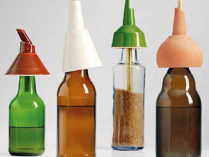 Botellas recicladas que ahora son aceiteras antigoteo y en azucareros dosificadores.
