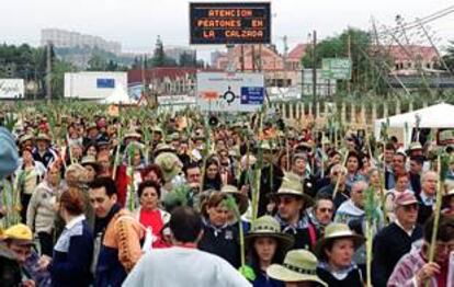 Miles de alicantinos, ayer durante la peregrinación a la Santa Faz.