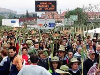 Miles de alicantinos, ayer durante la peregrinación a la Santa Faz.